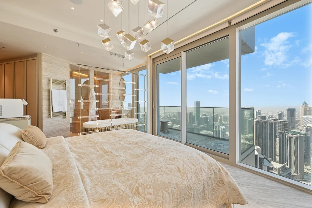 Suíte do apartamento Voyage Villas em Dubai, com vista para a cidade