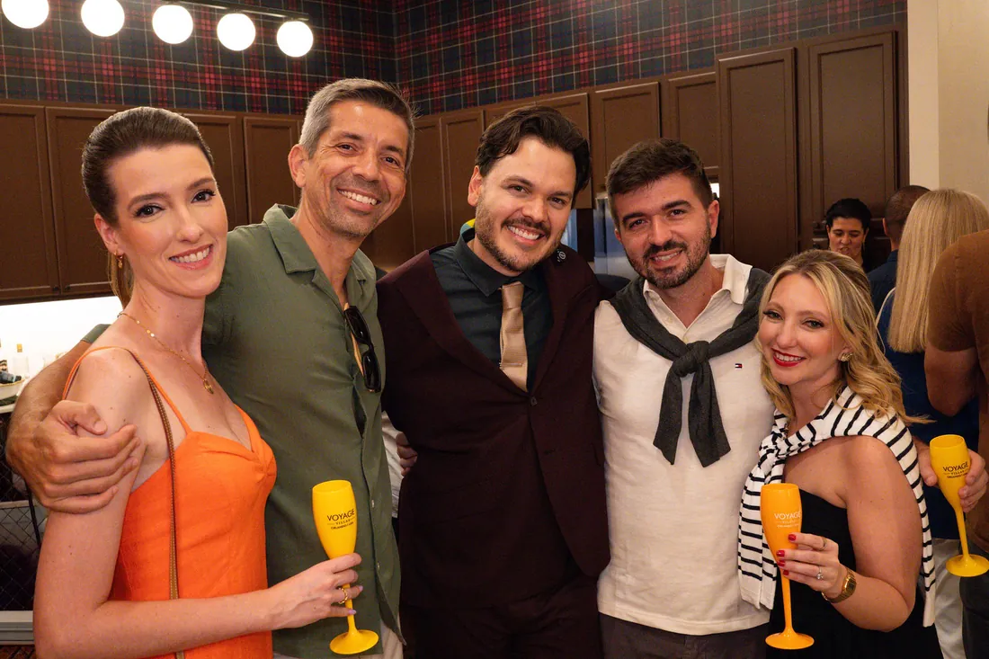 André Herdy com convidados no lançamento da Voyage UK